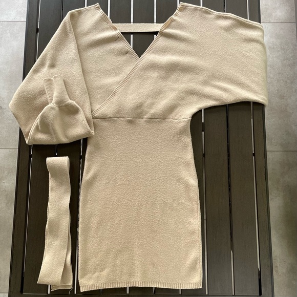 FOREVER 21 BODYCON SWEATER DRESS WITH BALOON SLEEVES!! - Picture 3 of 6